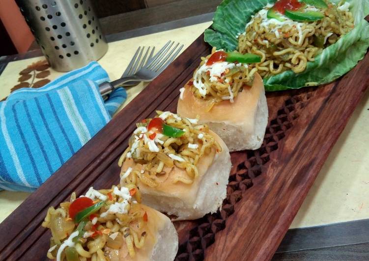 Recipe of Any-night-of-the-week Aachari Maggi Stuffed Cocktail mini buns