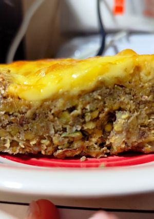 Una foto de Pastel de lentejas y zapallo italiano (zucchini, calabacín)