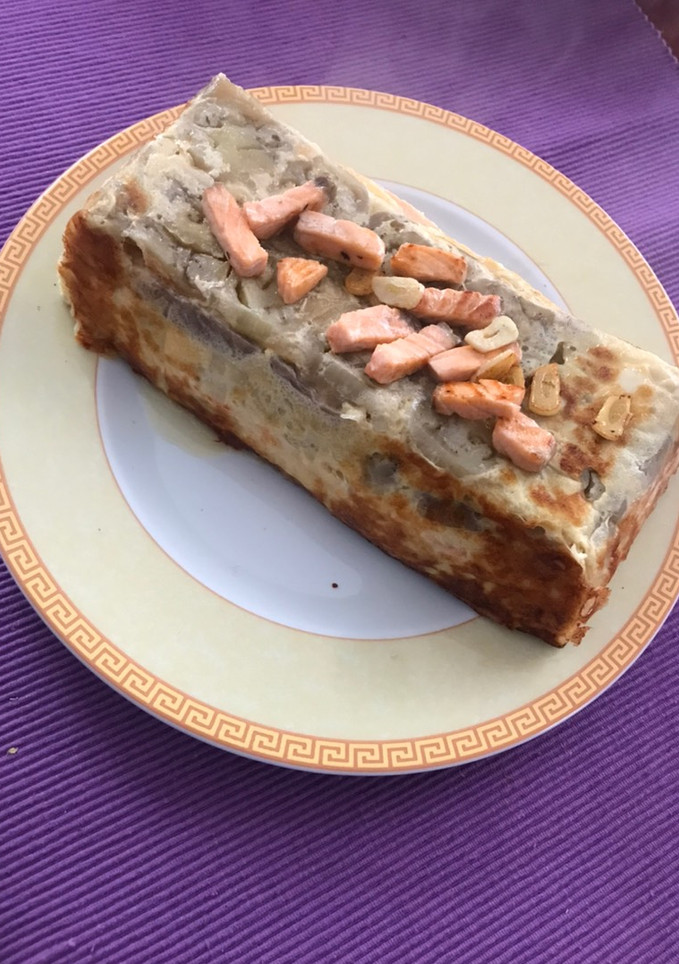 Una foto de "Mousakás"light, o pastel de berenjena y salmón