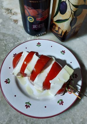 Une photo de Mille feuilles tomate fromage 🍅🧀