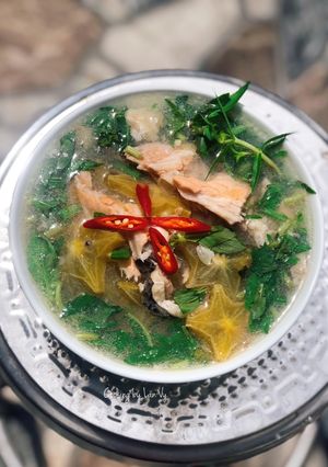 Hình của món Canh khế chua nấu lườn cá hồi.