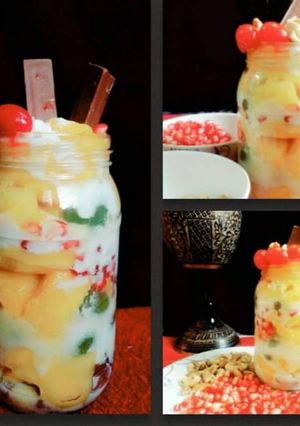 A picture of Mango yogurt sundae.