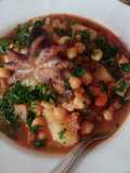 Bacalao seco con garbanzos y pulpitos
