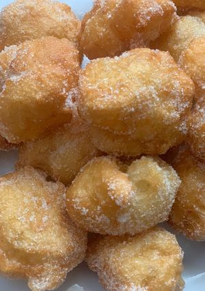 A picture of Buñuelos de Viento (Spanish Fritters).