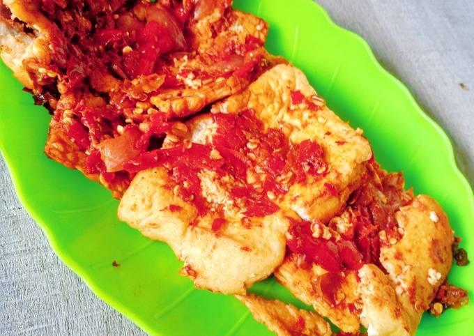 Bagaimana Menyiapkan Tempe,tahu penyet sambal terasi Brambang, Lezat Sekali