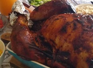 Una foto de Pavo relleno al horno con papas rústicas