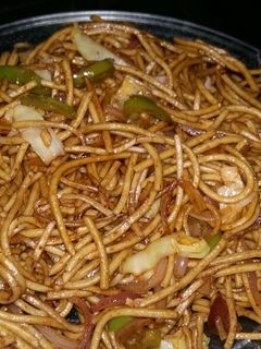 वेज़ चाऊमीन (Veg Chowmein Recipe in Hindi) रेसिपी मुख्य फोटो
