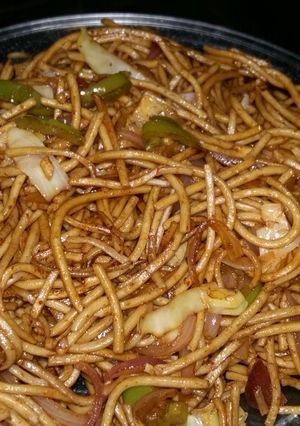 वेज़ चाऊमीन (Veg Chowmein Recipe in Hindi) रेसिपी मुख्य फोटो
