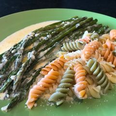 A picture of Parmesan and Mozzarella Creamed Asparagus.