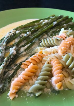 A picture of Parmesan and Mozzarella Creamed Asparagus.