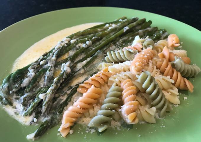 Easiest Way to Prepare Homemade Parmesan and Mozzarella Creamed Asparagus