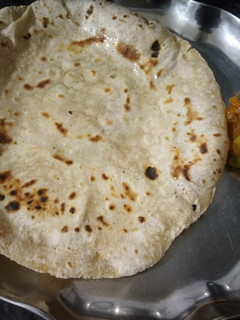 ફુલકા રોટલી (Fulka Roti Recipe In Gujarati) રેસીપી મુખ્ય ફોટો