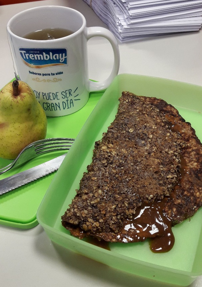 Una foto de Panqueque de avena y dulce de leche