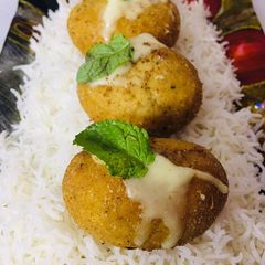 A picture of Chkn mince stuffed with cheese.