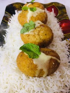 A picture of Chkn mince stuffed with cheese.