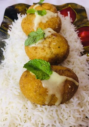 A picture of Chkn mince stuffed with cheese.