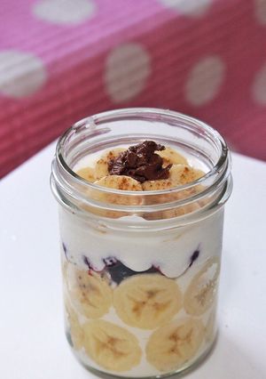 Hình của món Bữa sáng với sữa chua chuối việt quất.