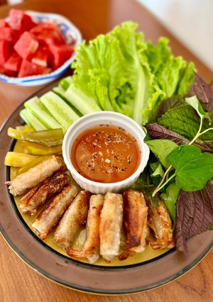 Hình của món Chả Ram Tôm Đất Cuốn Rau Sống.