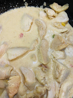 Una foto de Pollo a la crema