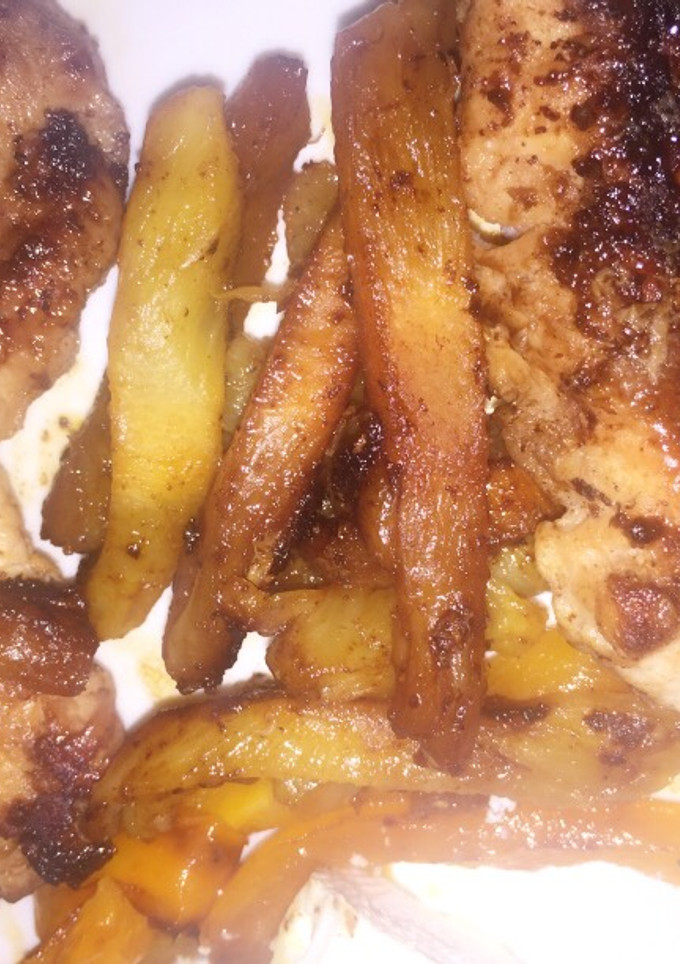 Una foto de Fajitas de Pollo con Tiras de Chile Morrón y Piña