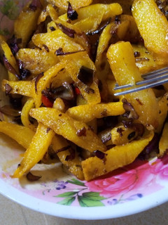 A picture of Crispy sauced chips😋.