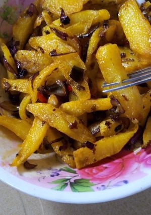 A picture of Crispy sauced chips😋.