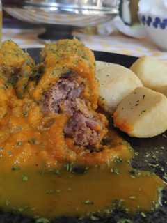 Una foto de Albóndigas de ternera en salsa de zanahoria