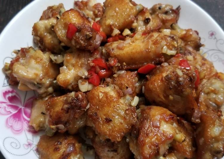 Recipe of Any-night-of-the-week Chinese Style Garlic Buttered Chicken Wings 蒜蓉牛油雞翼