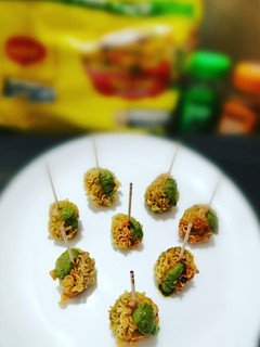 ম্যাগি পকোড়া ললিপপ (Maggi pakora lollipop recipe in Bengali) রেসিপির প্রধান ছবি
