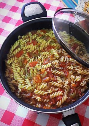 Foto principal de Espirales en salsa de picadillo de tomates y hierbas aromáticas