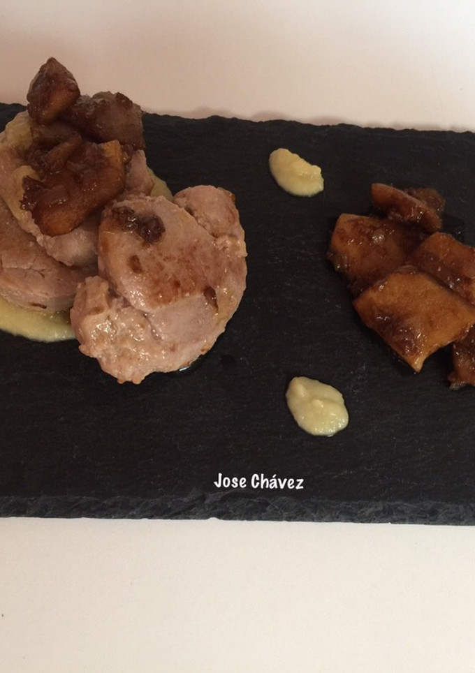 Una foto de Medallones de Solomillo con cebolla y manzana caramelizadas