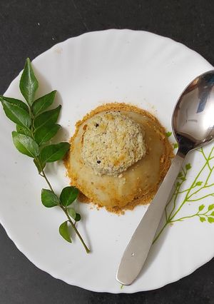 A picture of Coconut shell Idli.