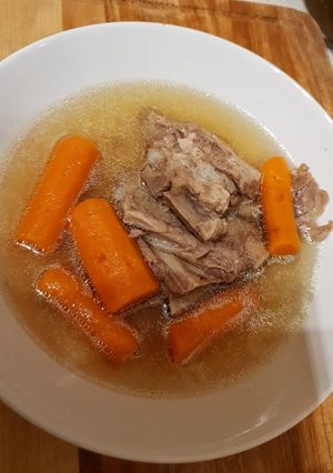 Húsleves csontos sertéshúsból recept fotója