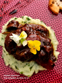 Una foto de Boeuf bourguignon (carne estofada)