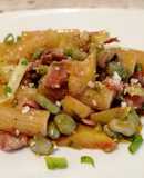 Rigatoni con Fave Freche, Pomodoro, Patate e Pecorino Crotonese
