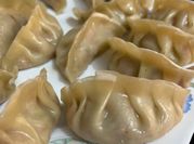 Una foto de gyozas o empanadilla china