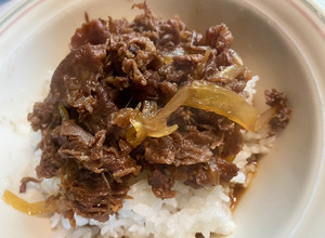 A picture of Gyu-don (beef bowl).