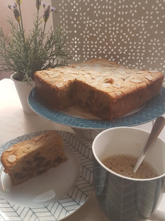 Foto resep Moist Banana Dates Cake