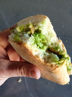 Una foto de Bocata de aguacate