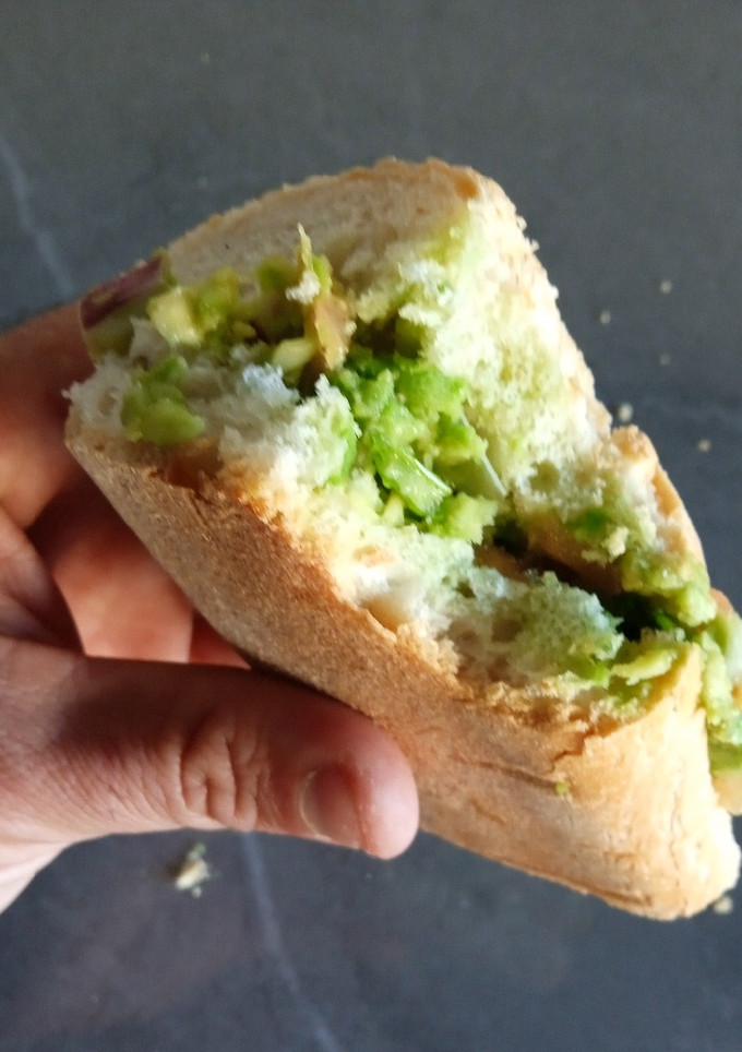 Una foto de Bocata de aguacate