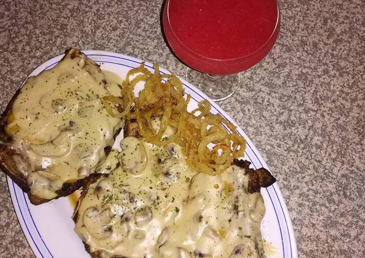 Grilled steak with homemade mushroom sauce and Spur style onion