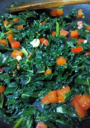 O poză a rețetei Sotè de frunze de broccoli.