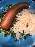 Stamppot con cavolo riccio e salsiccia vegetariana affumicata - in olandese Boerenkoolstamppot