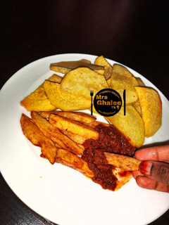 A picture of Fried Yan and chips.