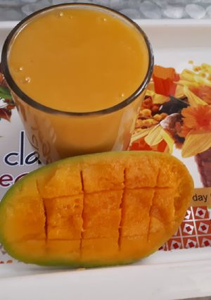 મેંગો મિલ્ક શેક (Mango Milk Shake Recipe In Gujarati) રેસીપી મુખ્ય ફોટો