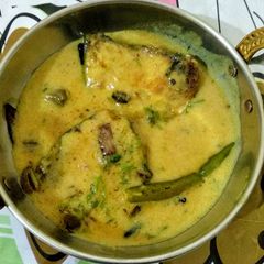 A picture of DOI mach(fish cooked in curd).