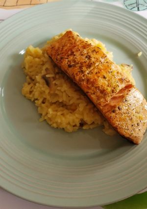Una foto de Risotto con champiñones y ají amarillo (estilo a la huancaina)