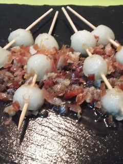 Una foto de Bolitas de melón con jamón