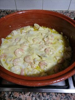 Una foto de Bacalao al pilpil con gambas y calamares