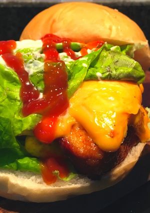 Hình của món Burger homemade 🍔.